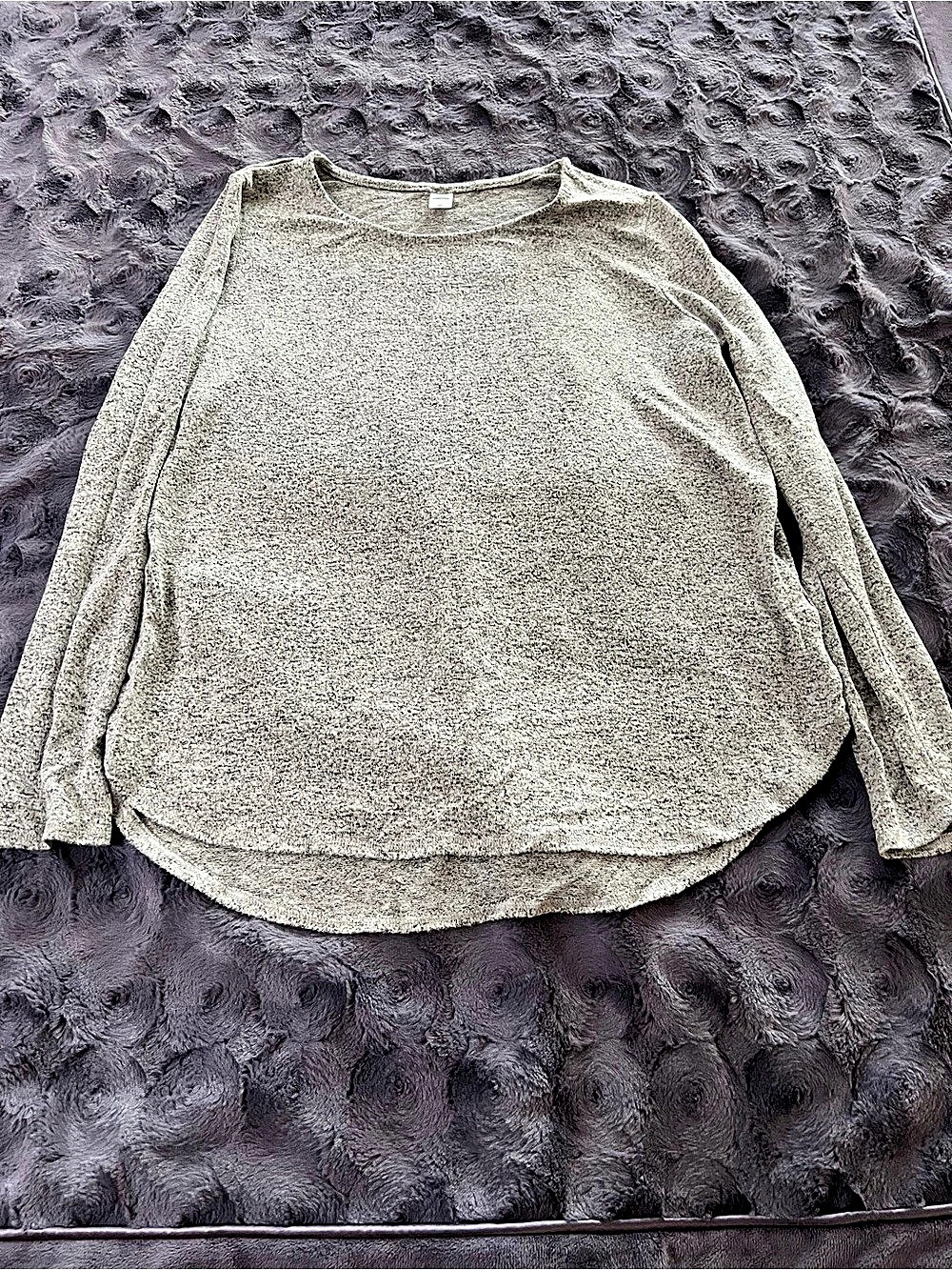 Old Navy Crew Neck Gray Size Large Like New